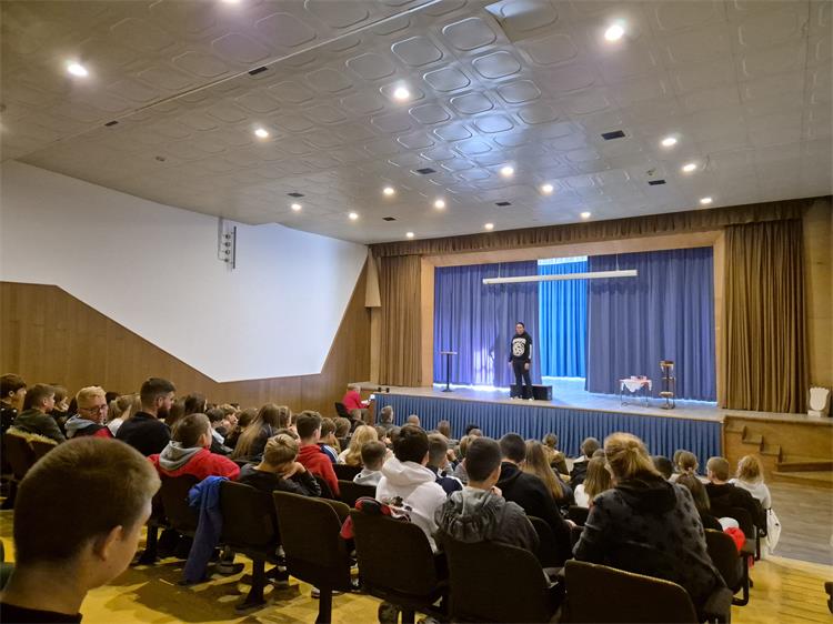 Slika /PU splitsko-dalmatinska 2022/Prevencija/marina nedostajem.jpg